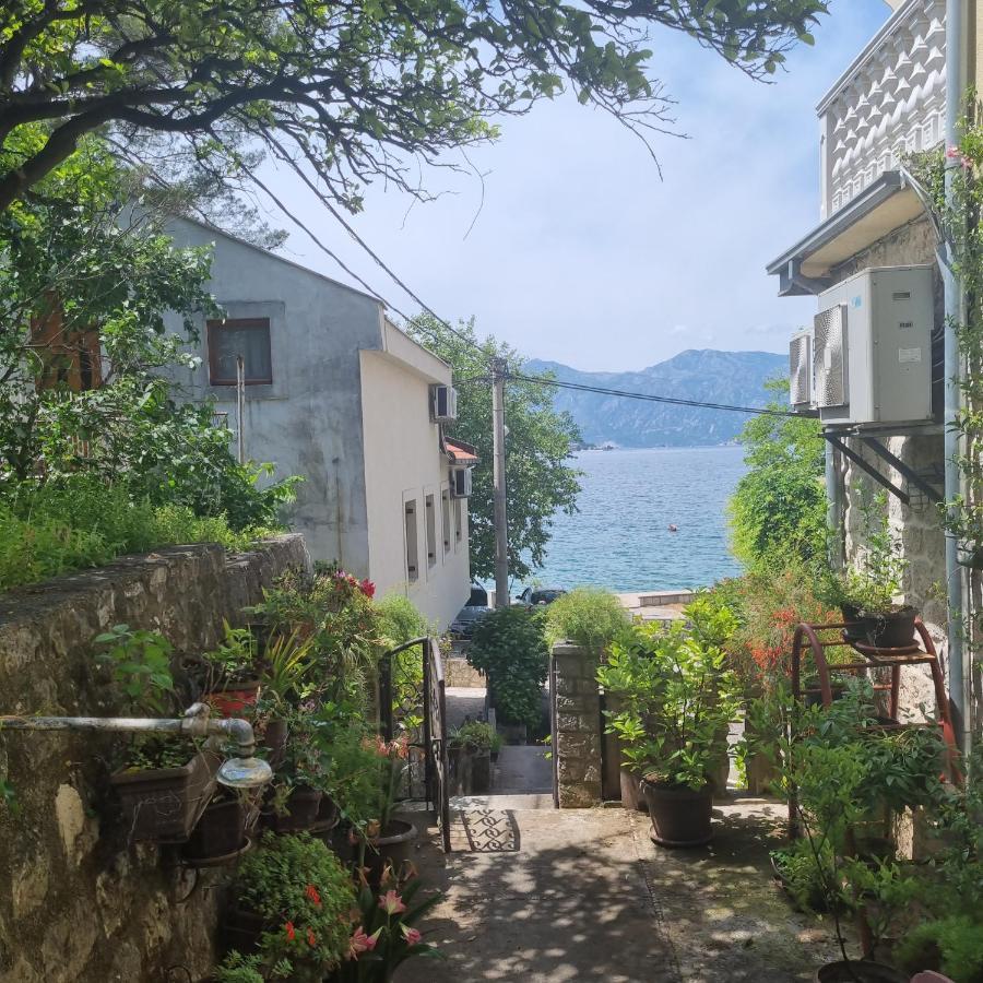 Apartment On The Shore Of The Bay Of Kotor With Free Wi-Fi Exterior foto